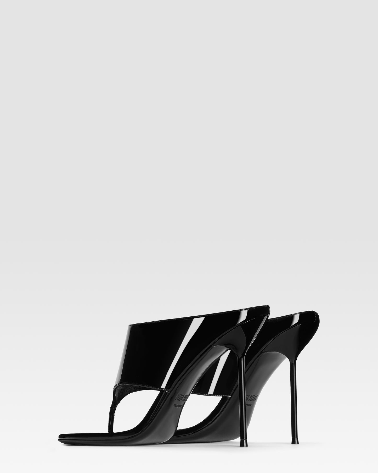 Mules infradito in vernice nera