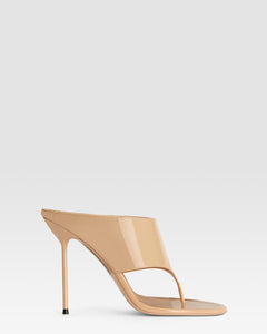 Thong mules in honey patent leather