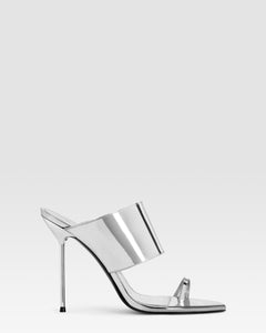 Mules con anillo con piel efecto espejo de color plateado