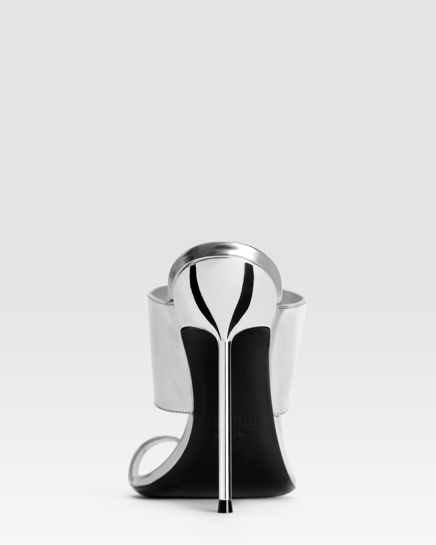 Mules tong avec anneau en cuir effet miroir argente