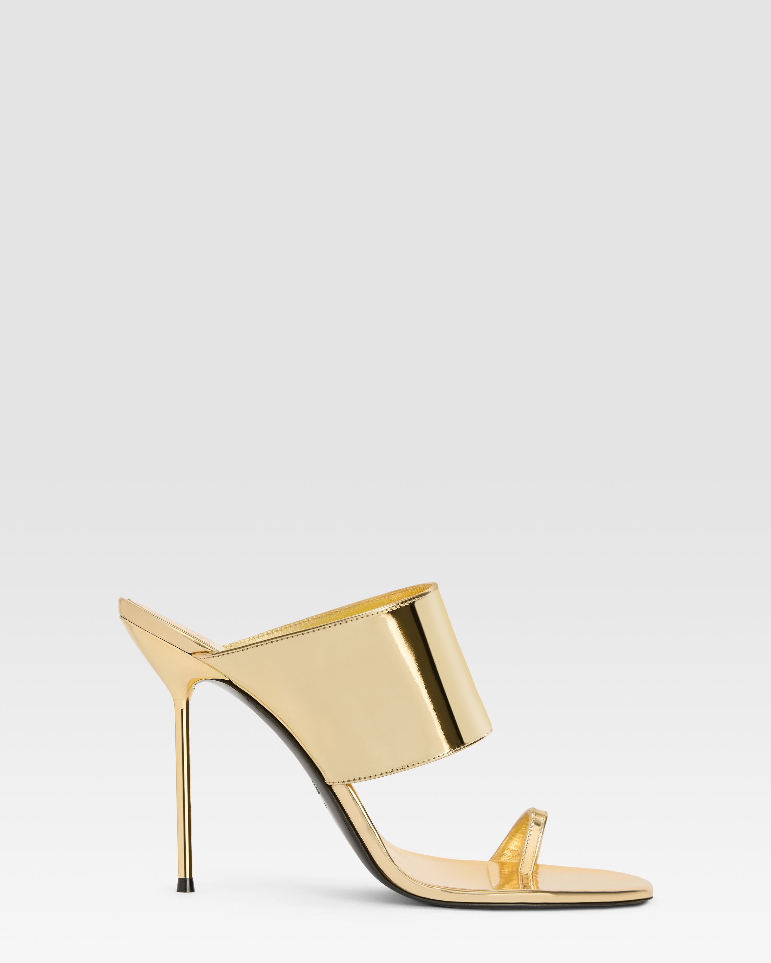 Mules con anillo con piel efecto espejo de color dorado