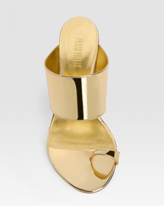 Zehensteg-Pantoletten mit Ring aus goldfarbenem Leder mit Spiegeleffekt