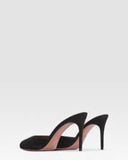 Pantoletten mit offener Spitze aus schwarzem Kalbsveloursleder