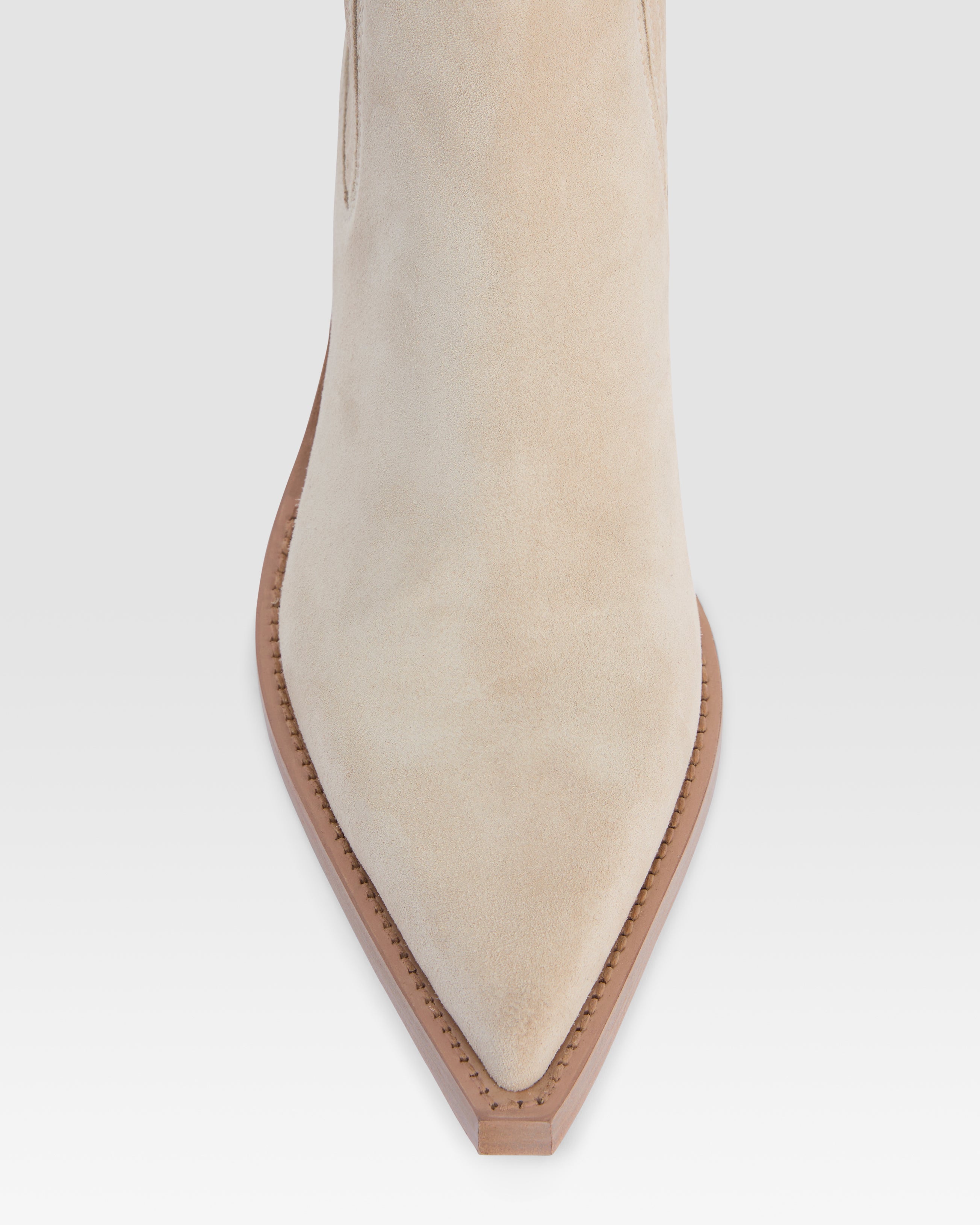 Botines tejanos de piel de ante de becerro de color angora