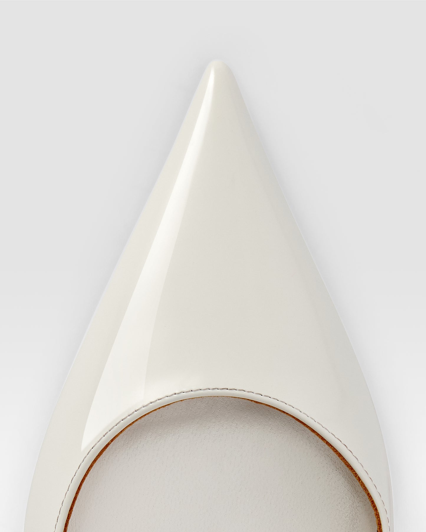 Pumps aus weissem geburstetem Kalbsleder