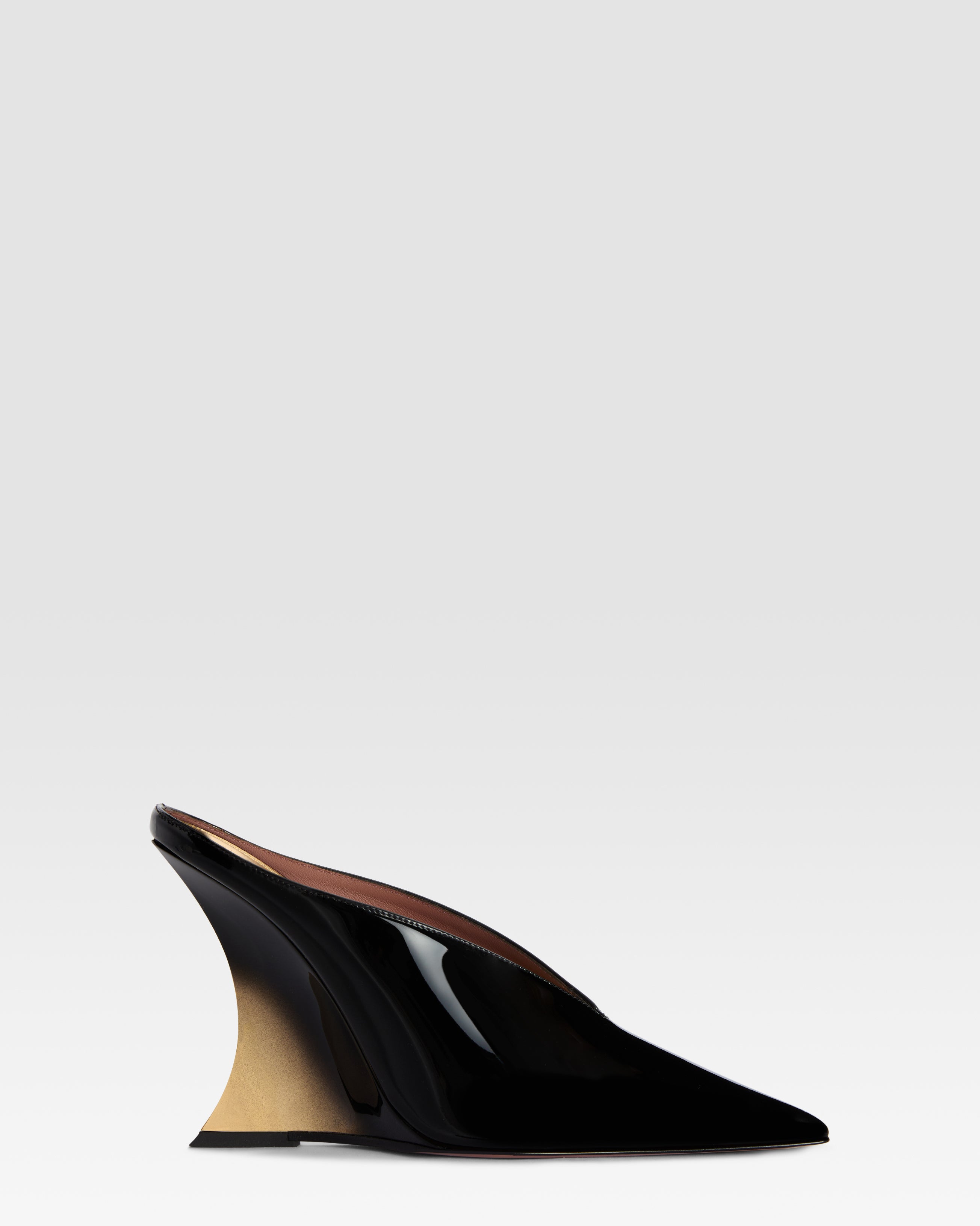 Sabots in vernice nera e oro