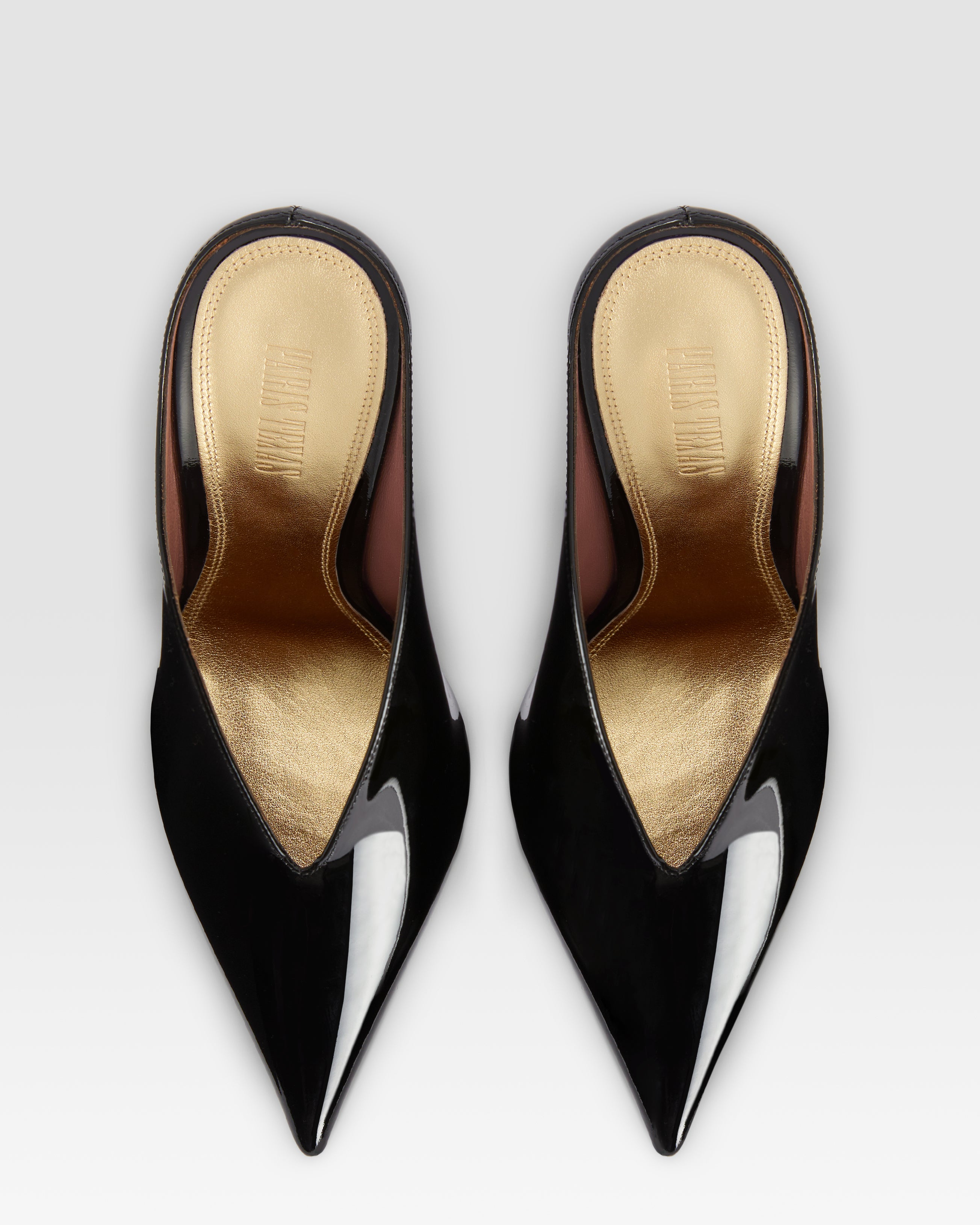 Sabots aus schwarzem und goldenem Lackleder