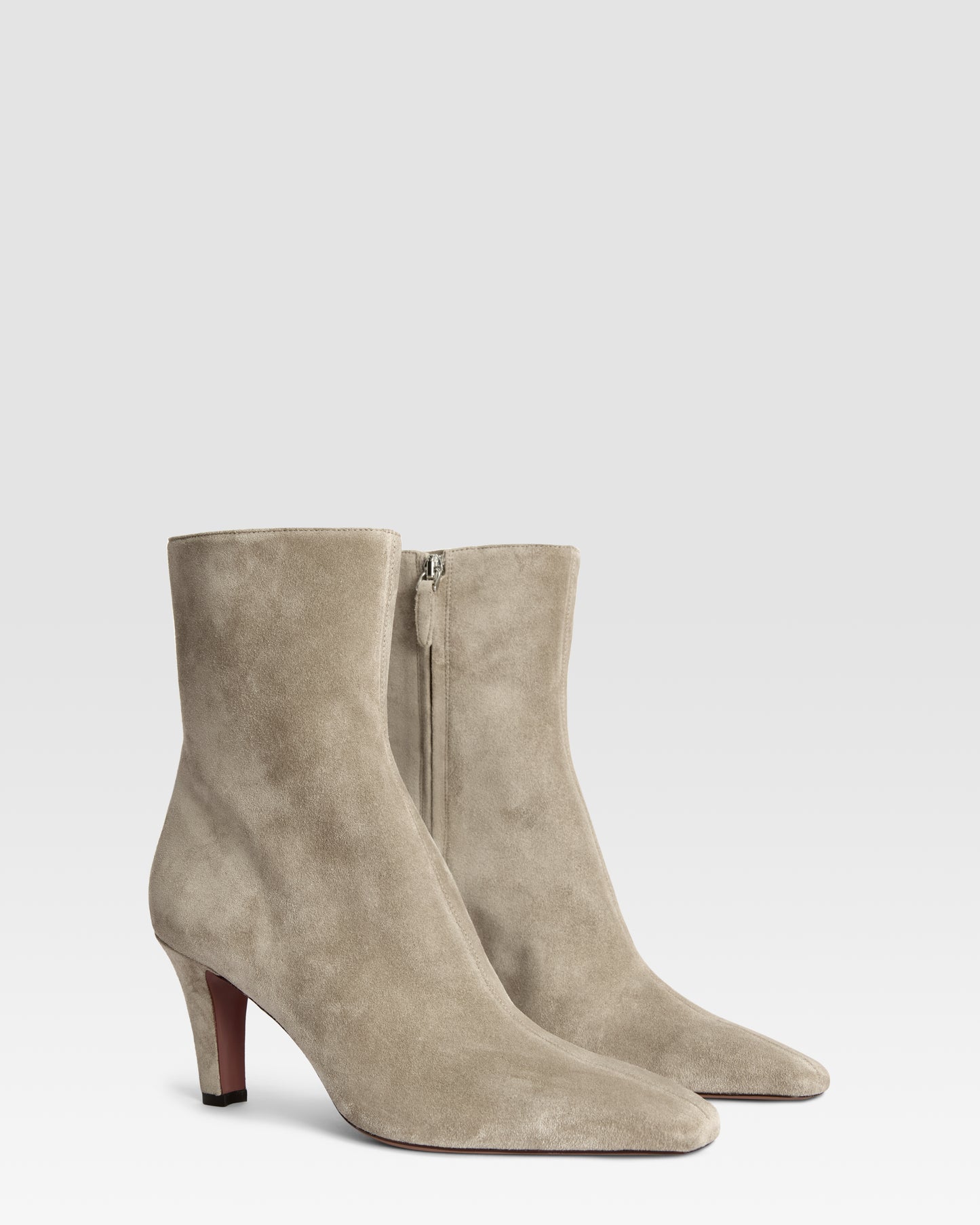 Bottines en cuir de veau suede couleur pierre