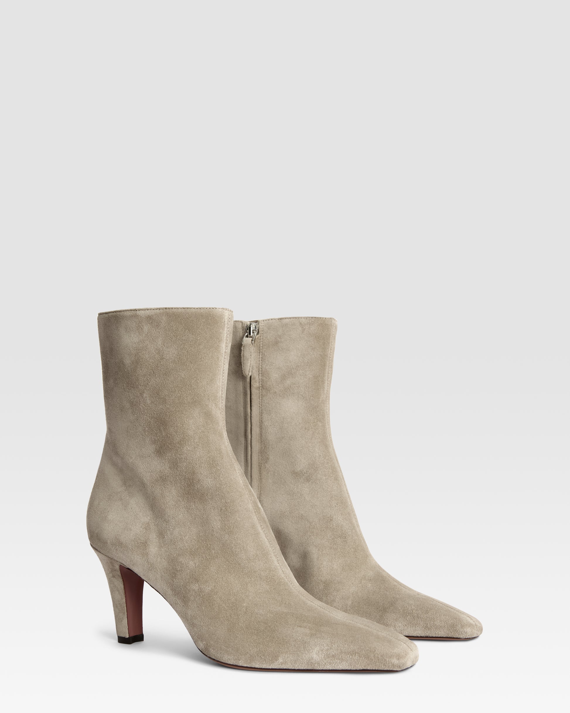Bottines en cuir de veau suede couleur pierre