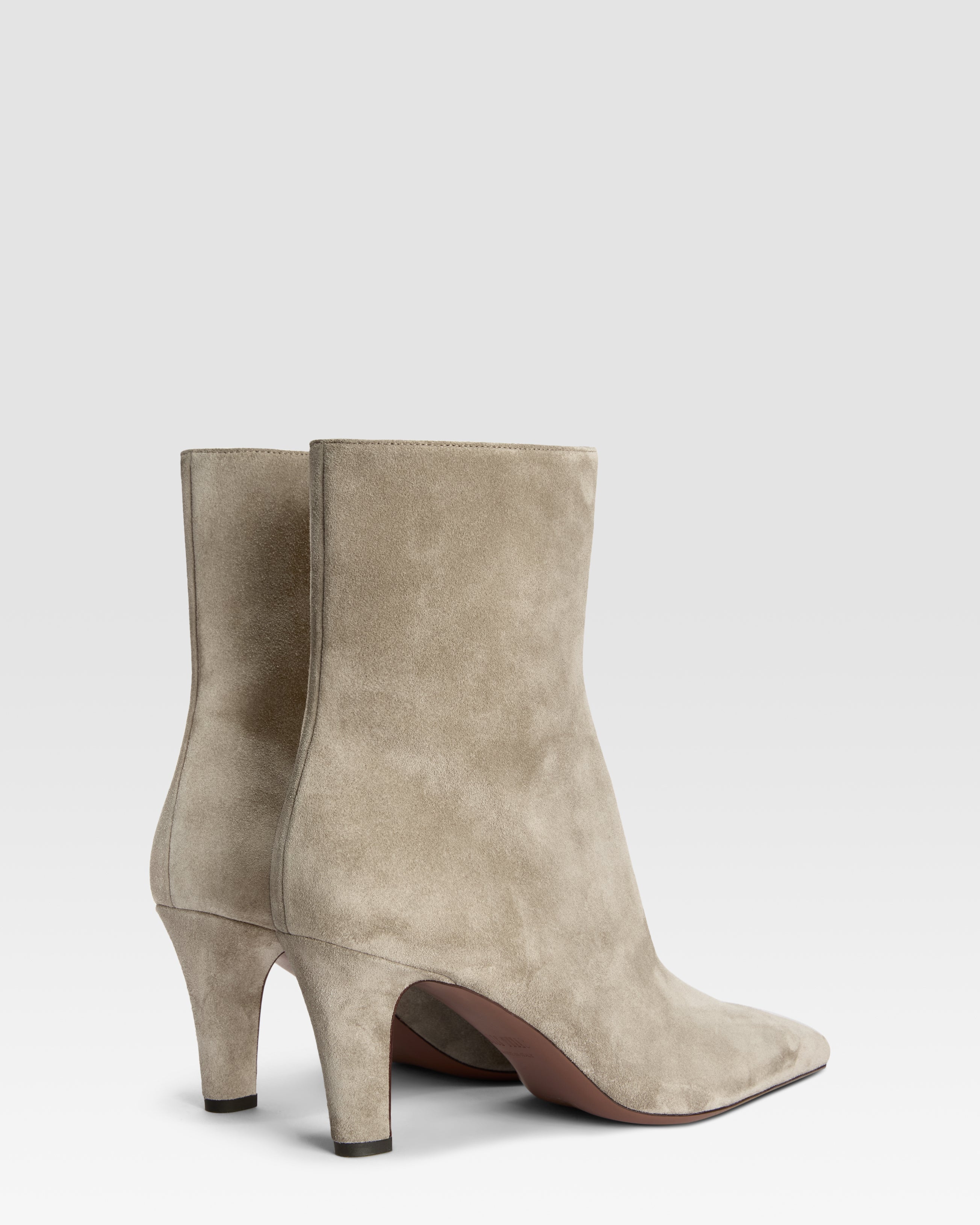 Bottines en cuir de veau suede couleur pierre