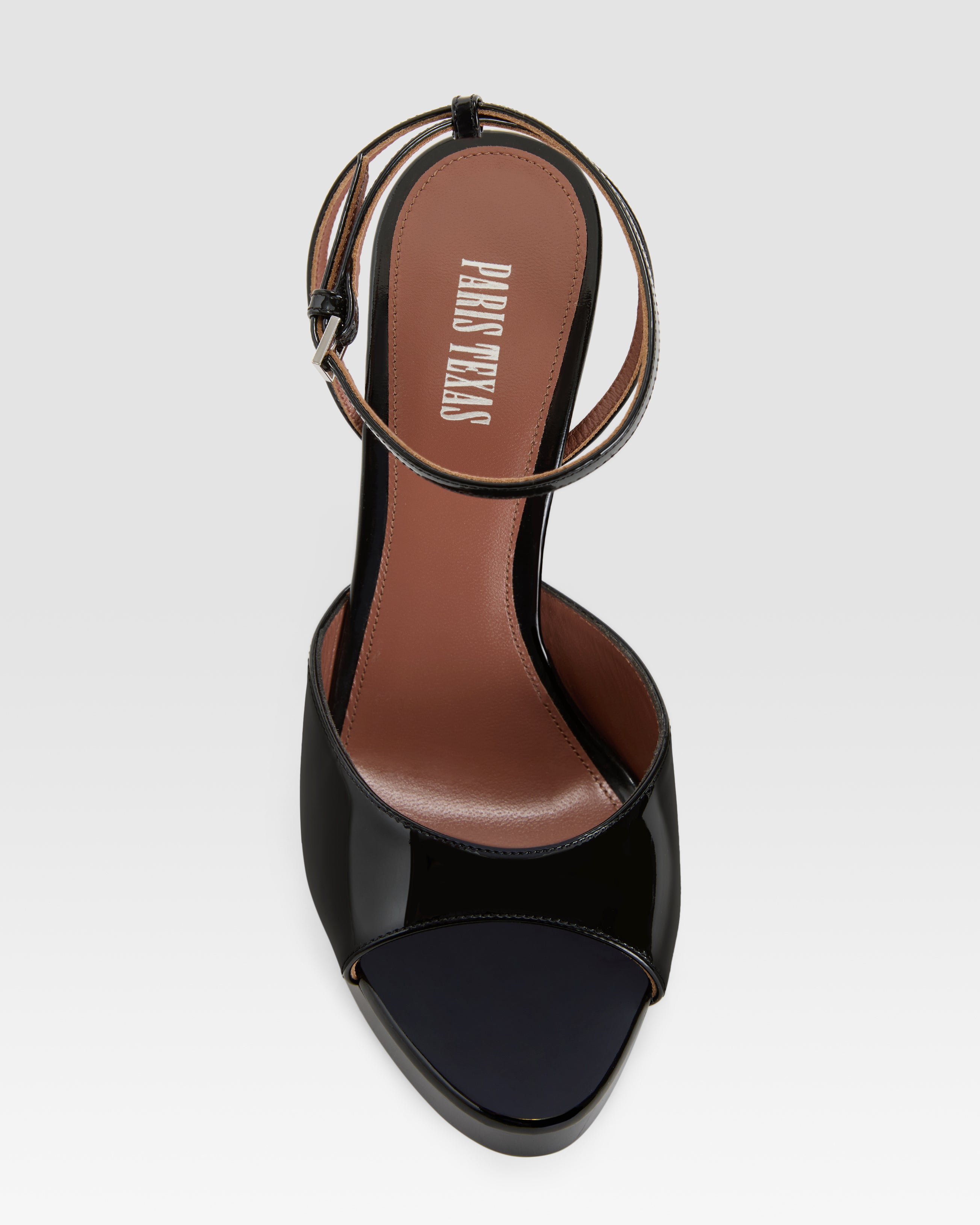 SANDALE EN VERNIS