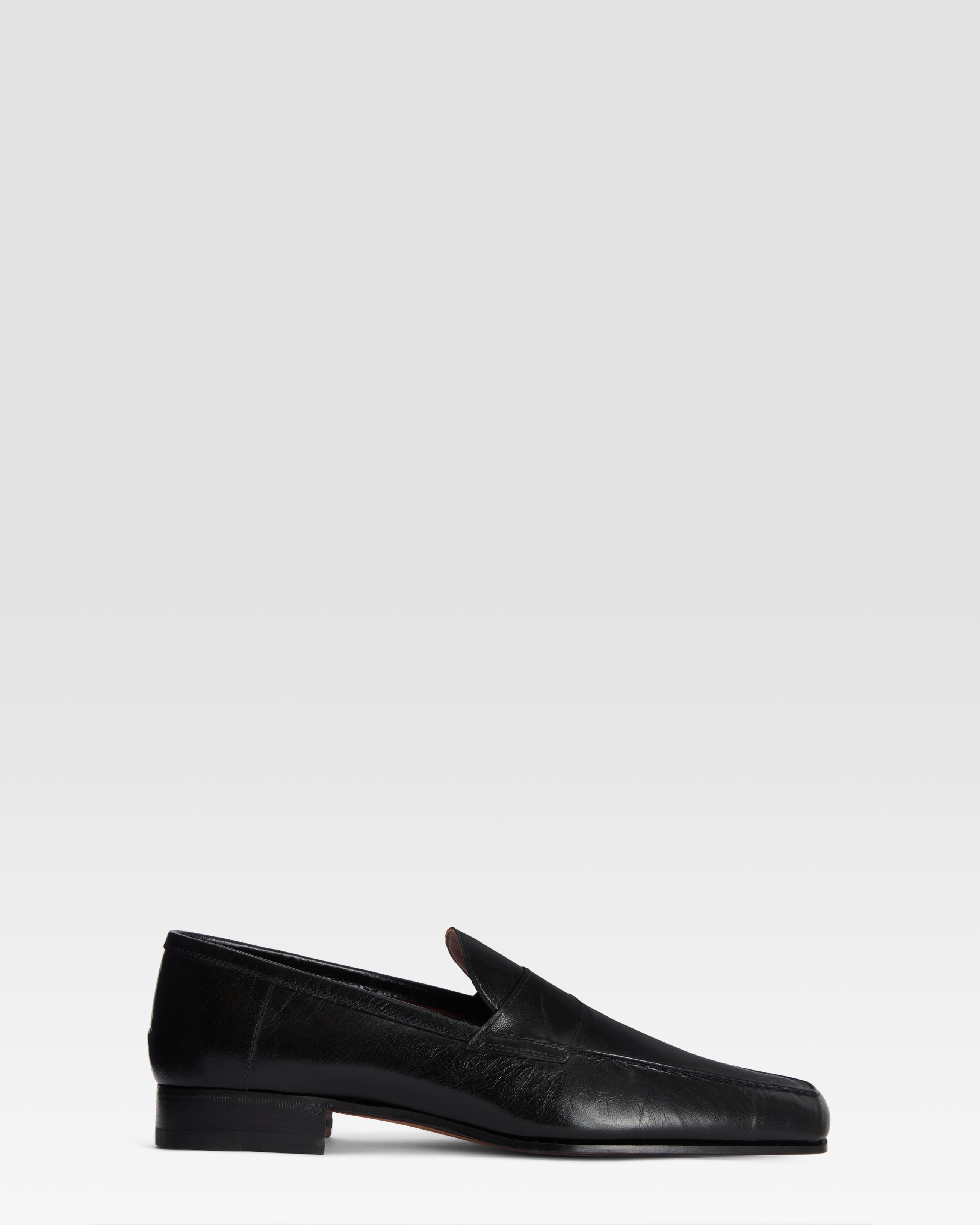 Loafers in shiny black calf leather