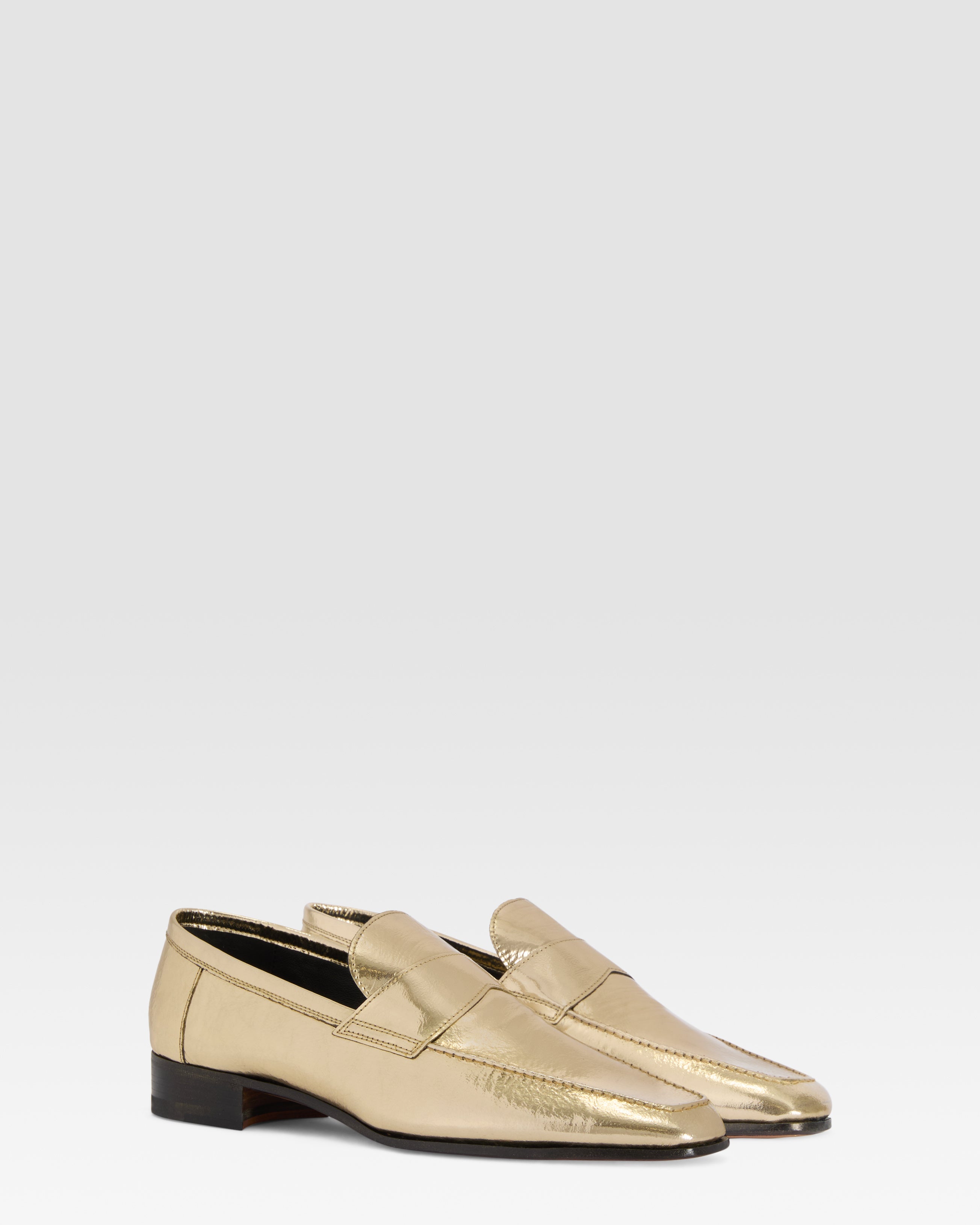 Loafer aus goldfarbenem Plissee-Leder mit Metallic-Effekt