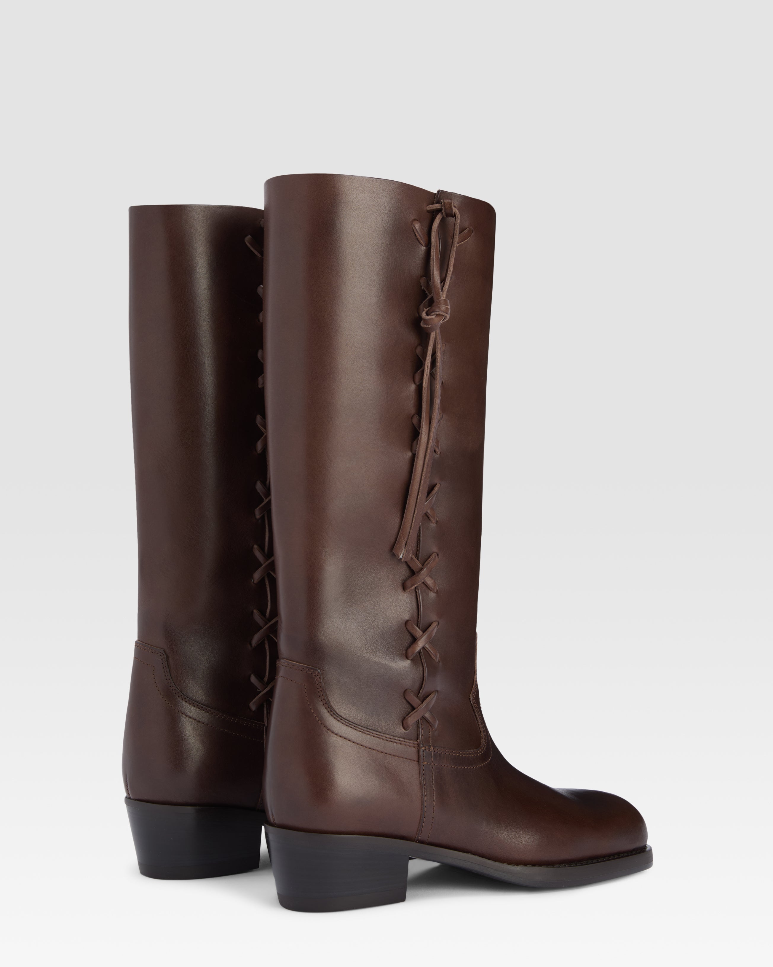 Bottes en cuir de veau couleur chocolat
