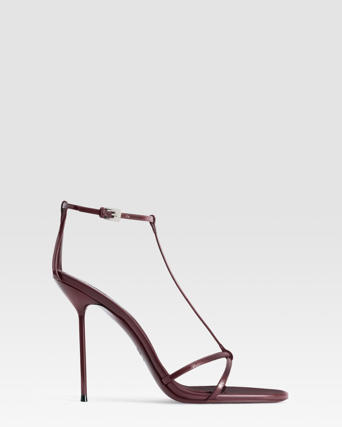 SANDALE BRIDES EN T EN CUIR VERNI