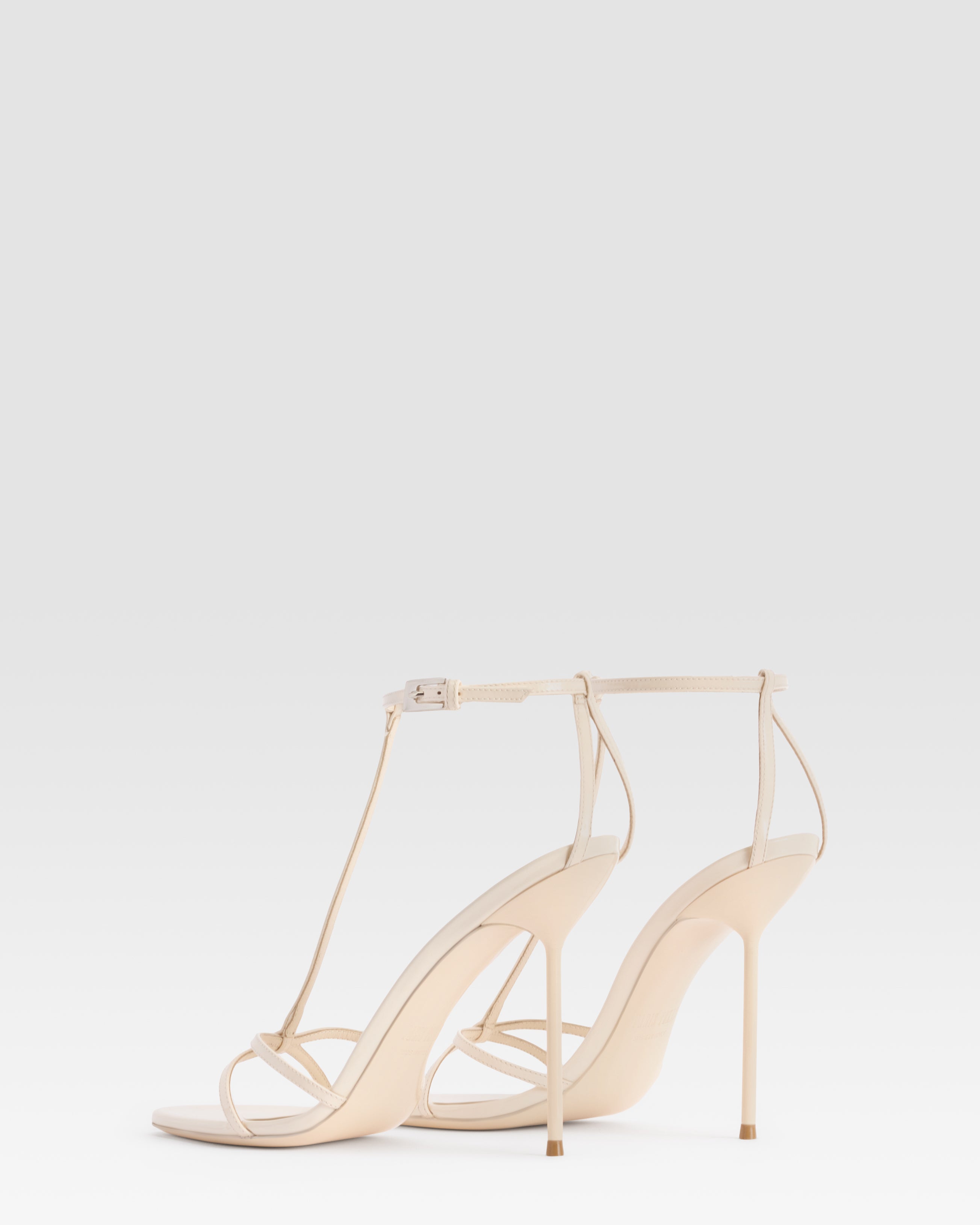 SANDALO T-STRAP IN VERNICE
