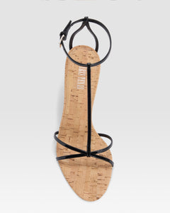 SANDALE T-STRAP EN VERNIS ET LIEGE