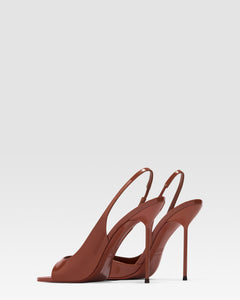 SANDALE EN VERNIS