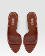SANDALE EN VERNIS