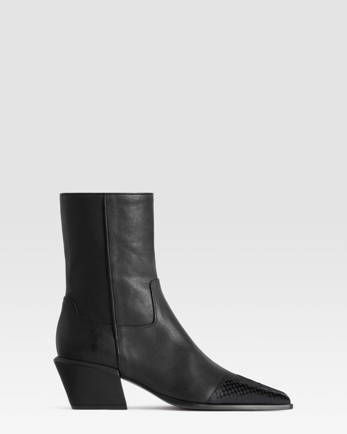 LEDER ANKLE BOOT