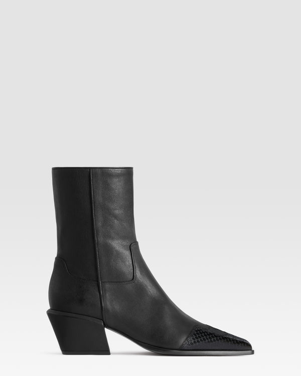 LEATHER ANKLE BOOT
