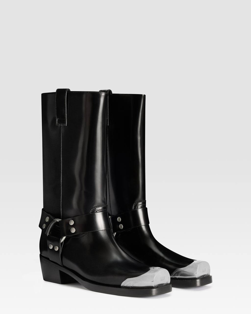 GEBURSTETER LEDERSTIEFEL MIT METALLKAPPE