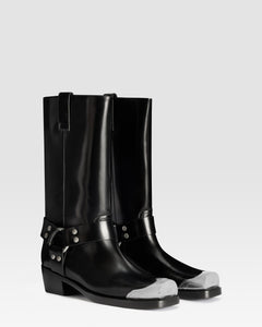 GEBURSTETER LEDERSTIEFEL MIT METALLKAPPE
