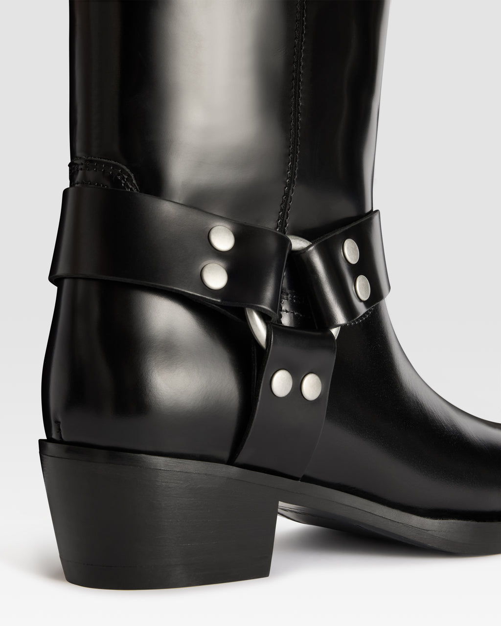 GEBURSTETER LEDERSTIEFEL MIT METALLKAPPE