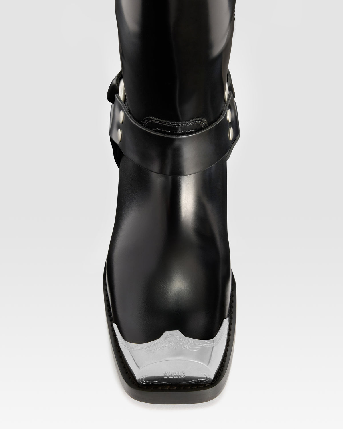 GEBURSTETER LEDERSTIEFEL MIT METALLKAPPE