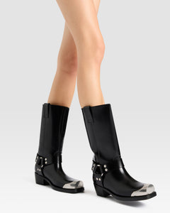 GEBURSTETER LEDERSTIEFEL MIT METALLKAPPE