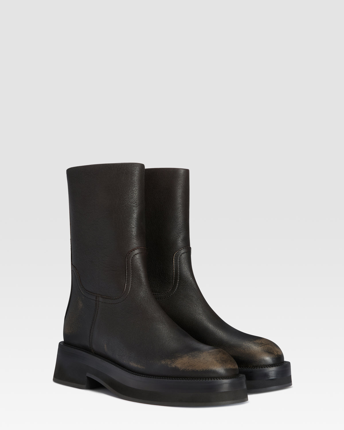 ANKLE BOOT AUS GEBURSTETEM LEDER MIT VINTAGE-EFFEKT