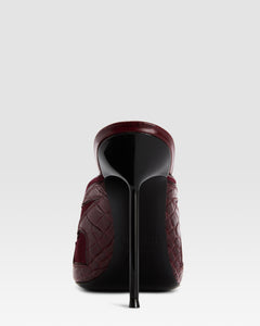 VELOURSLEDER SABOT MIT CUT-OUT-STICKEREI UND HERZ-INLAYS