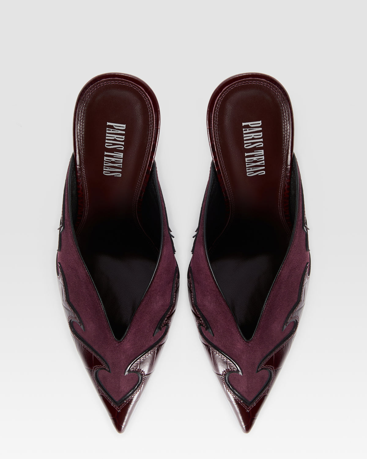 VELOURSLEDER SABOT MIT CUT-OUT-STICKEREI UND HERZ-INLAYS