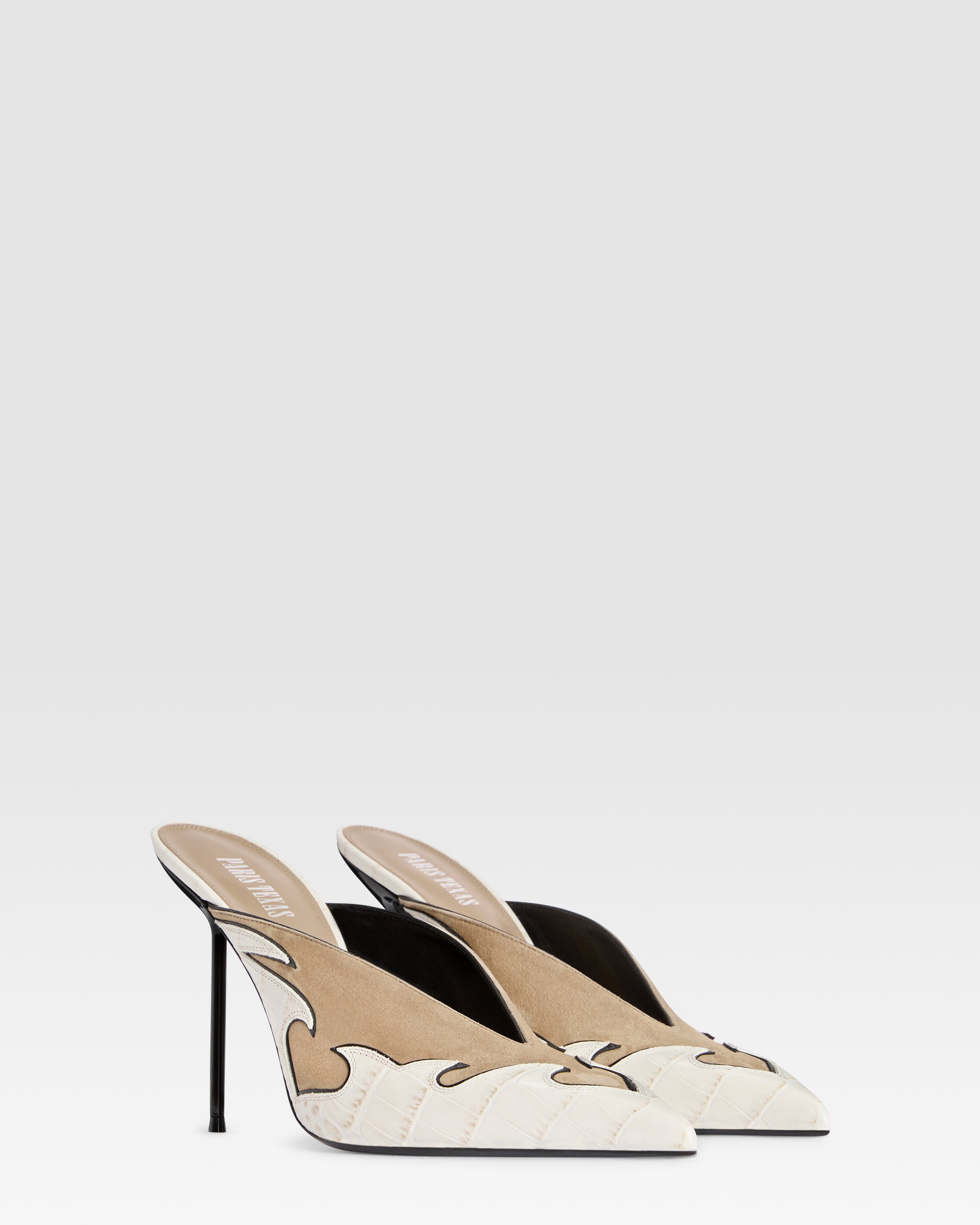 SABOT EN VEAU VELOURS AVEC BRODERIE CUT-OUT ET INCRUSTATIONS DE COEURS