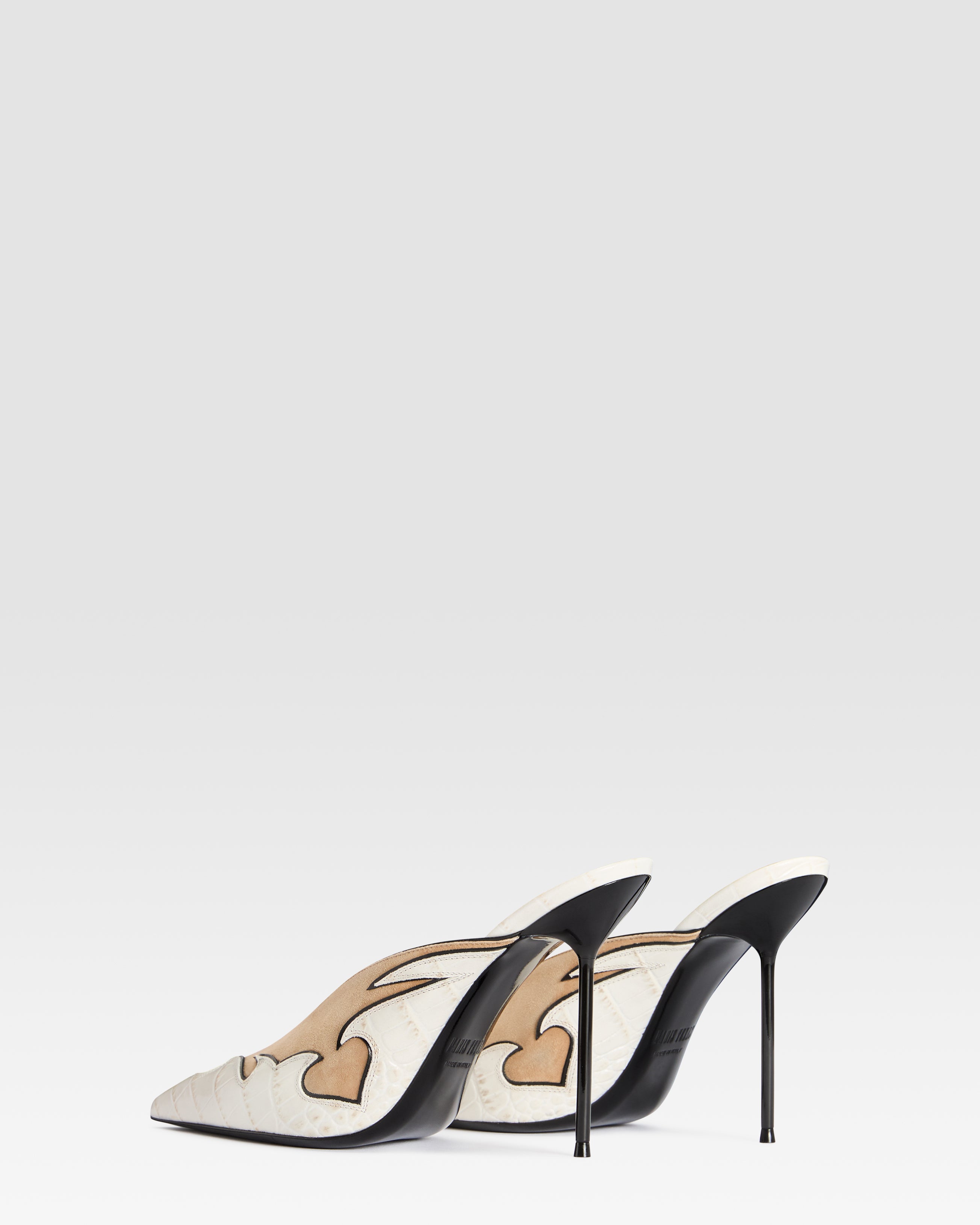 SABOT EN VEAU VELOURS AVEC BRODERIE CUT-OUT ET INCRUSTATIONS DE COEURS
