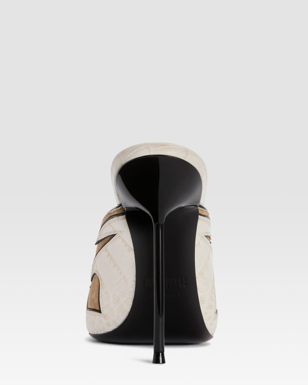 SABOT EN VEAU VELOURS AVEC BRODERIE CUT-OUT ET INCRUSTATIONS DE COEURS