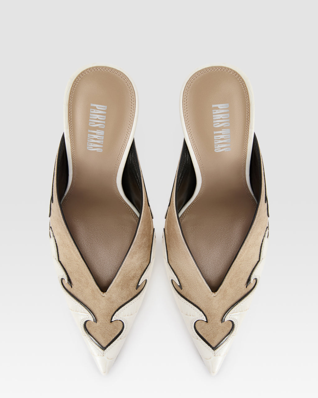 SABOT EN VEAU VELOURS AVEC BRODERIE CUT-OUT ET INCRUSTATIONS DE COEURS
