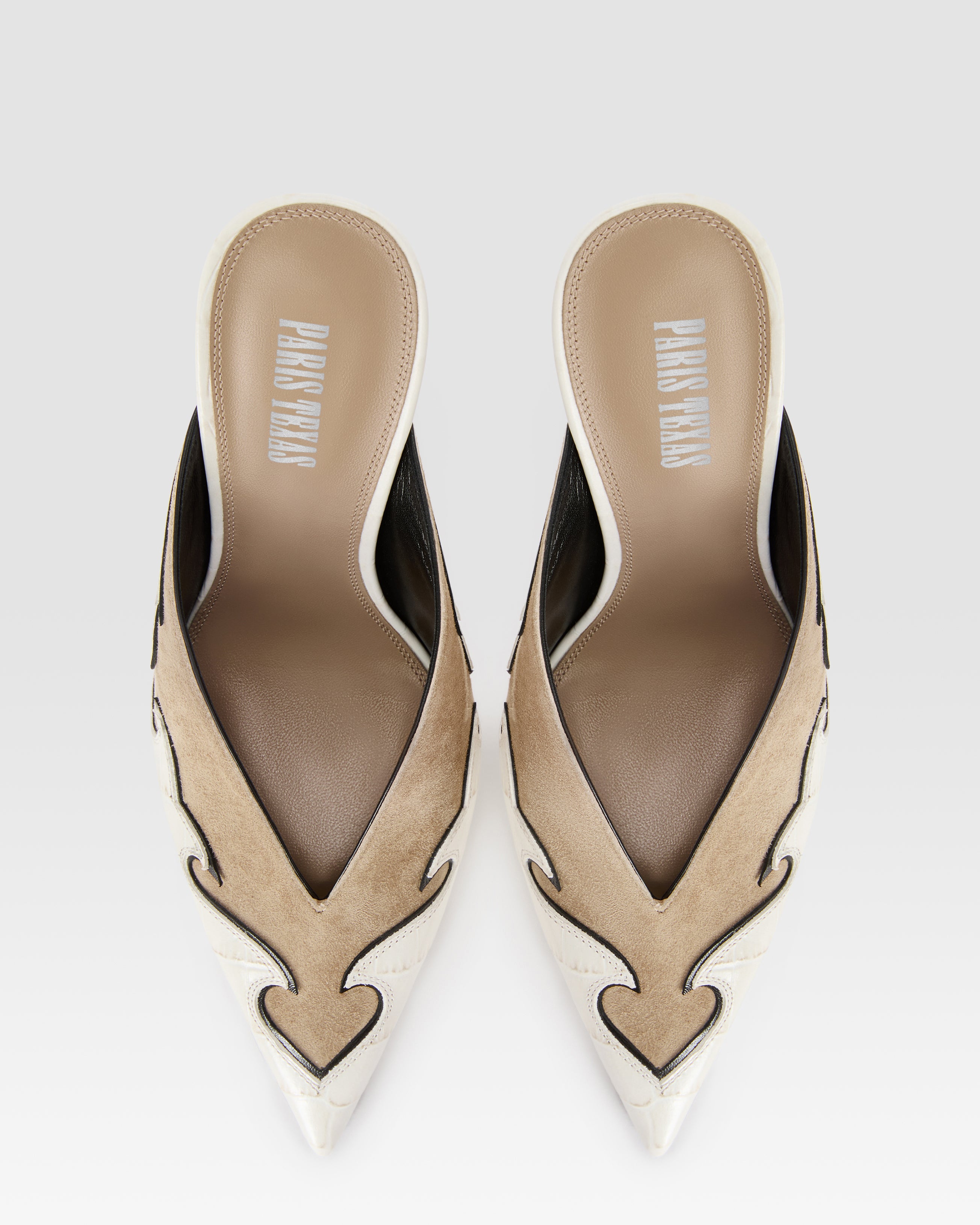 SABOT EN VEAU VELOURS AVEC BRODERIE CUT-OUT ET INCRUSTATIONS DE COEURS