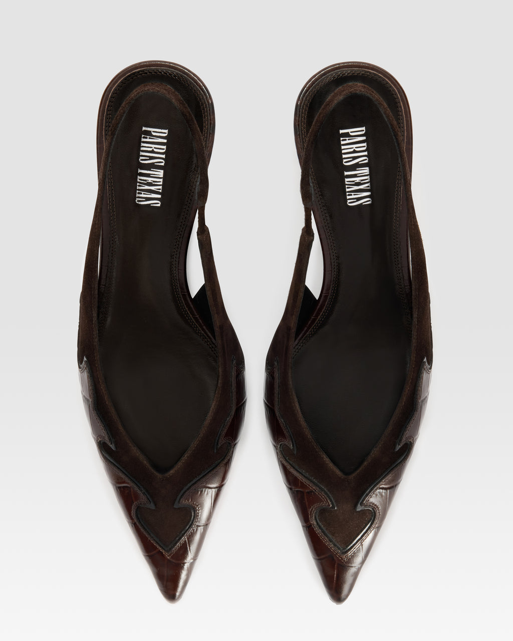 SLINGBACK DE ANTE CON BORDADO CUT-OUT E INCRUSTACIONES DE CORAZON