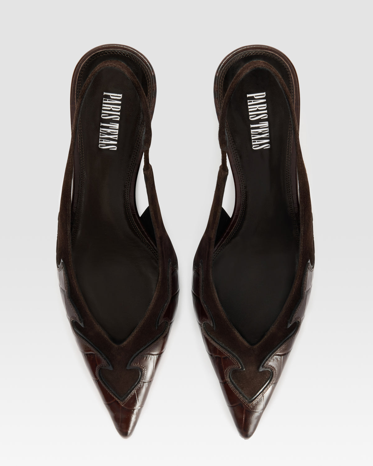 SLINGBACK DE ANTE CON BORDADO CUT-OUT E INCRUSTACIONES DE CORAZON