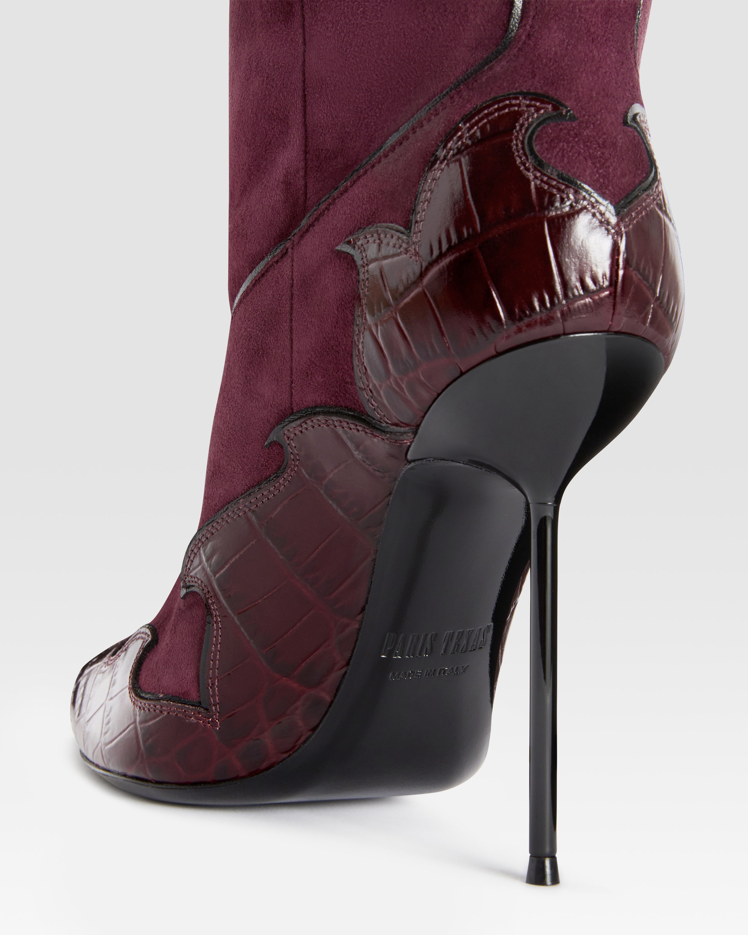 STIVALE IN PELLE SCAMOSCIATA CON RICAMO CUT-OUT E INTARSI A CUORE