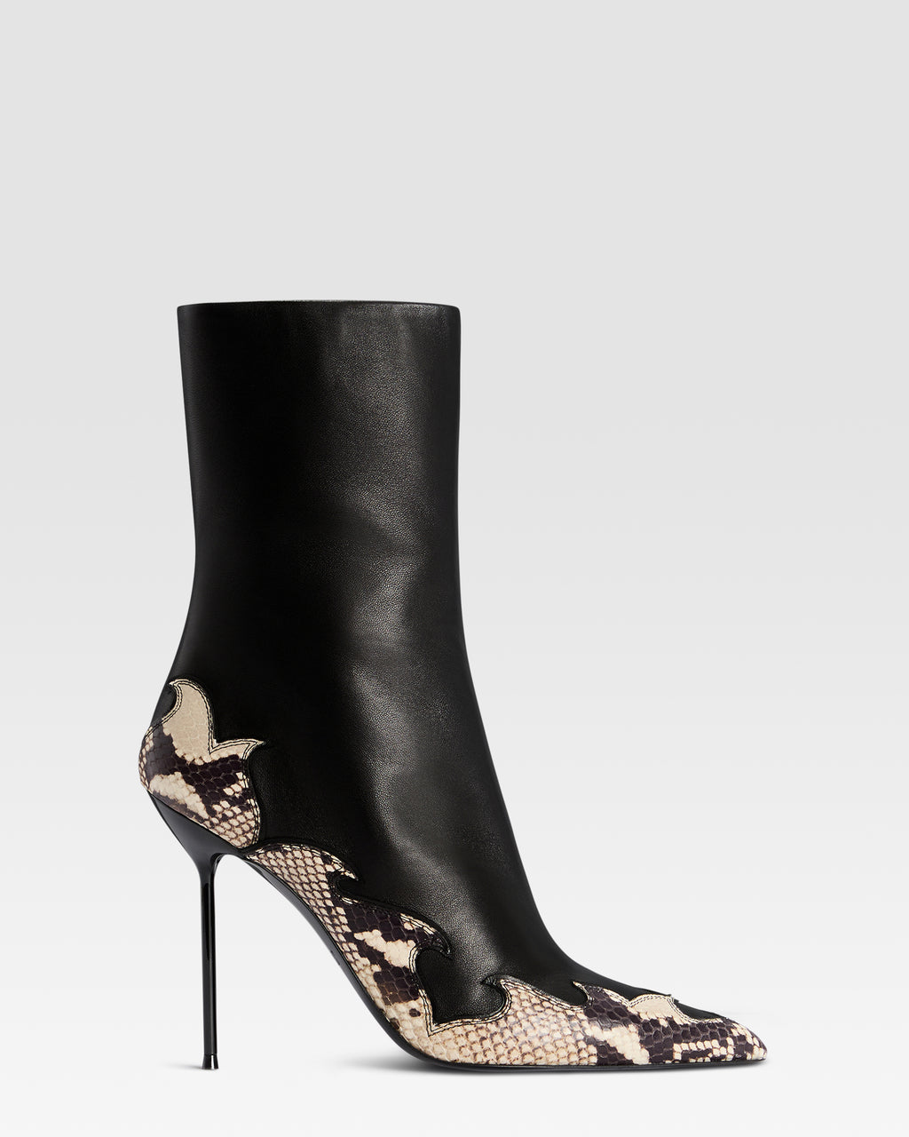 STIVALETTO IN NAPPA CON RICAMO CUT-OUT E INTARSI A CUORE