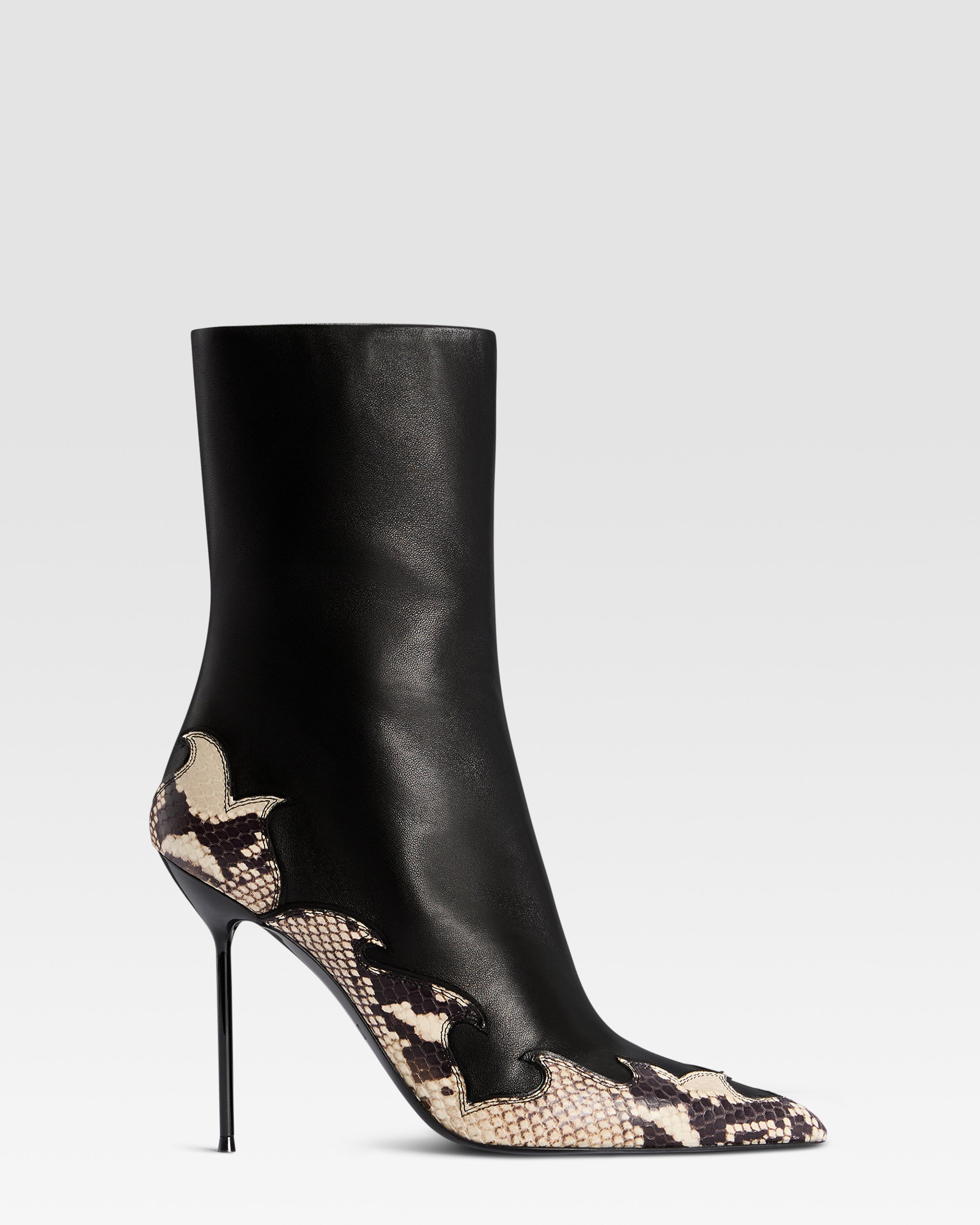 STIVALETTO IN NAPPA CON RICAMO CUT-OUT E INTARSI A CUORE
