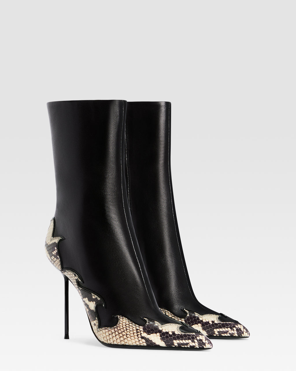 STIVALETTO IN NAPPA CON RICAMO CUT-OUT E INTARSI A CUORE