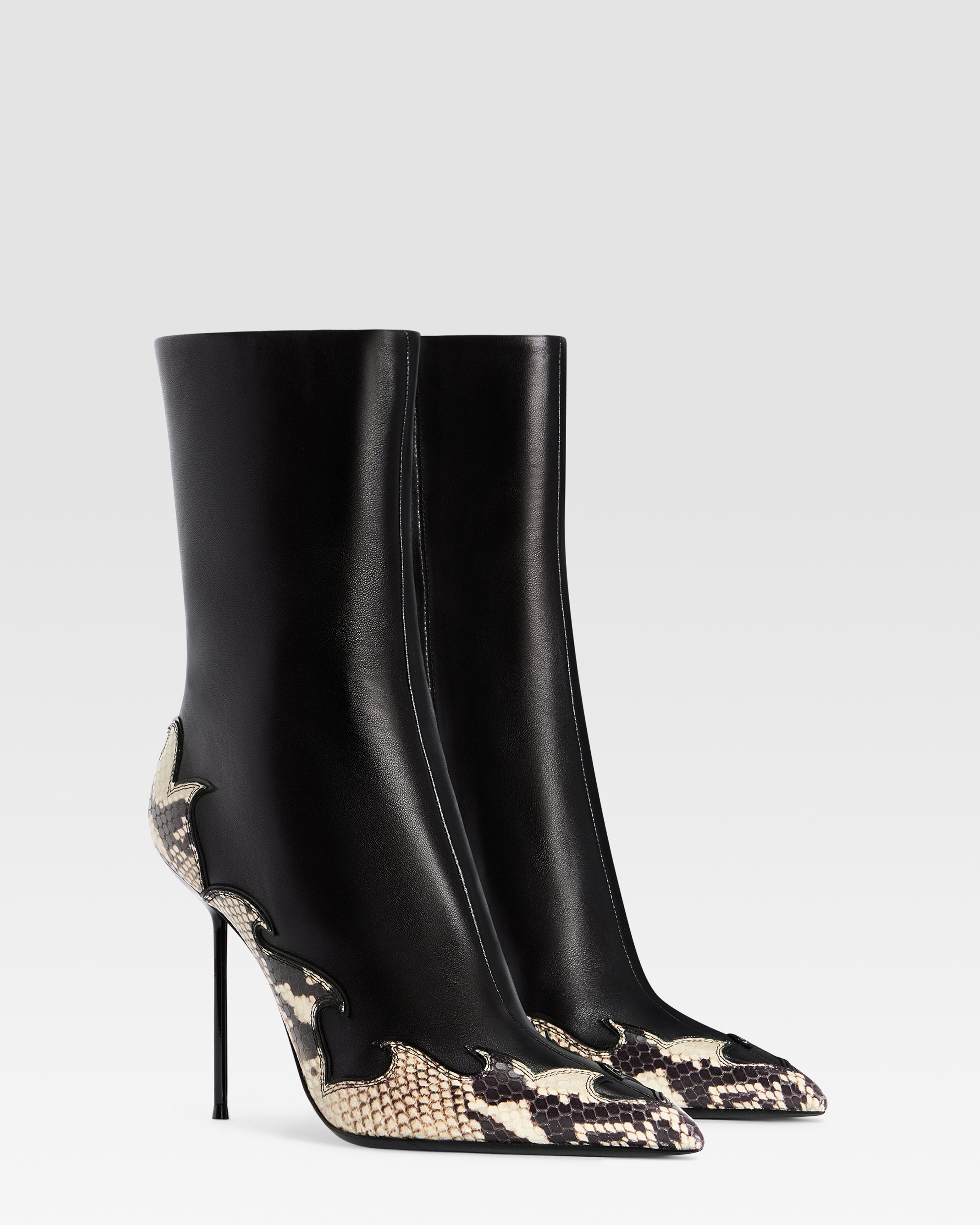STIVALETTO IN NAPPA CON RICAMO CUT-OUT E INTARSI A CUORE
