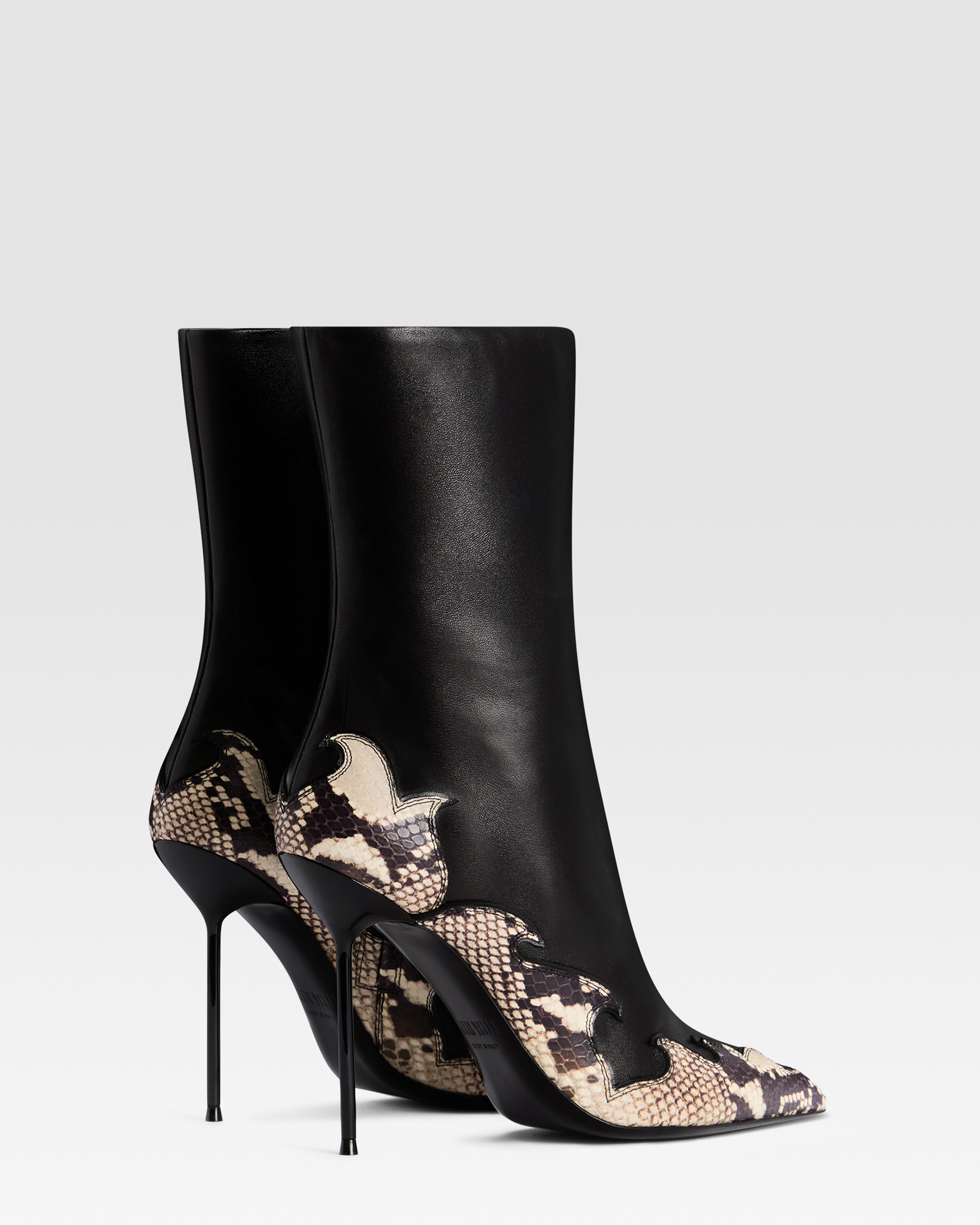 STIVALETTO IN NAPPA CON RICAMO CUT-OUT E INTARSI A CUORE