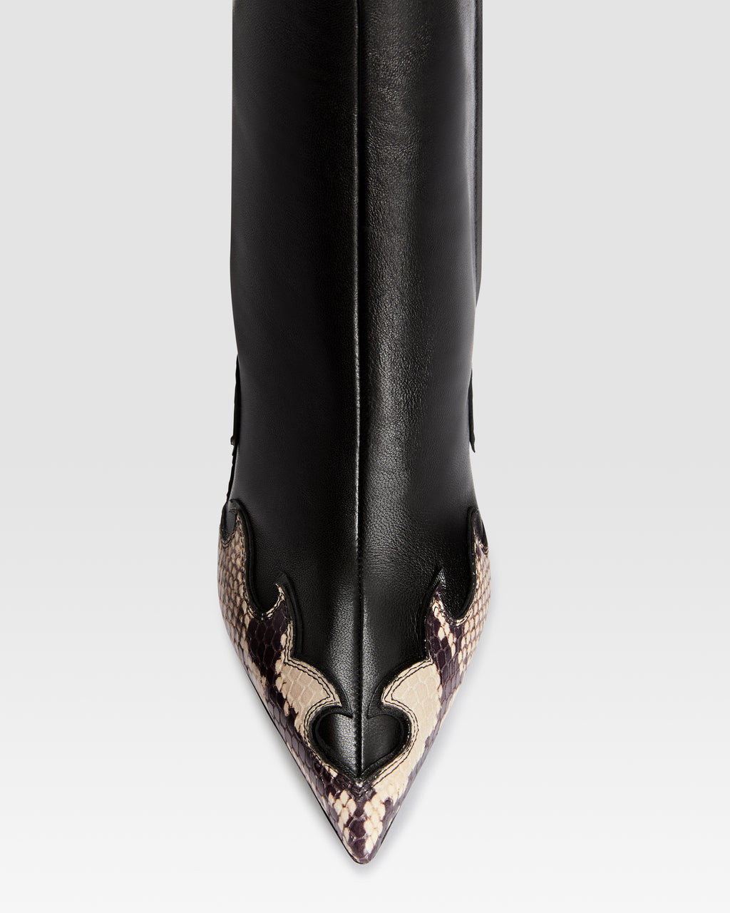 STIVALETTO IN NAPPA CON RICAMO CUT-OUT E INTARSI A CUORE