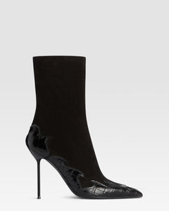 BOTIN DE ANTE CON BORDADO CUT-OUT E INCRUSTACIONES DE CORAZON