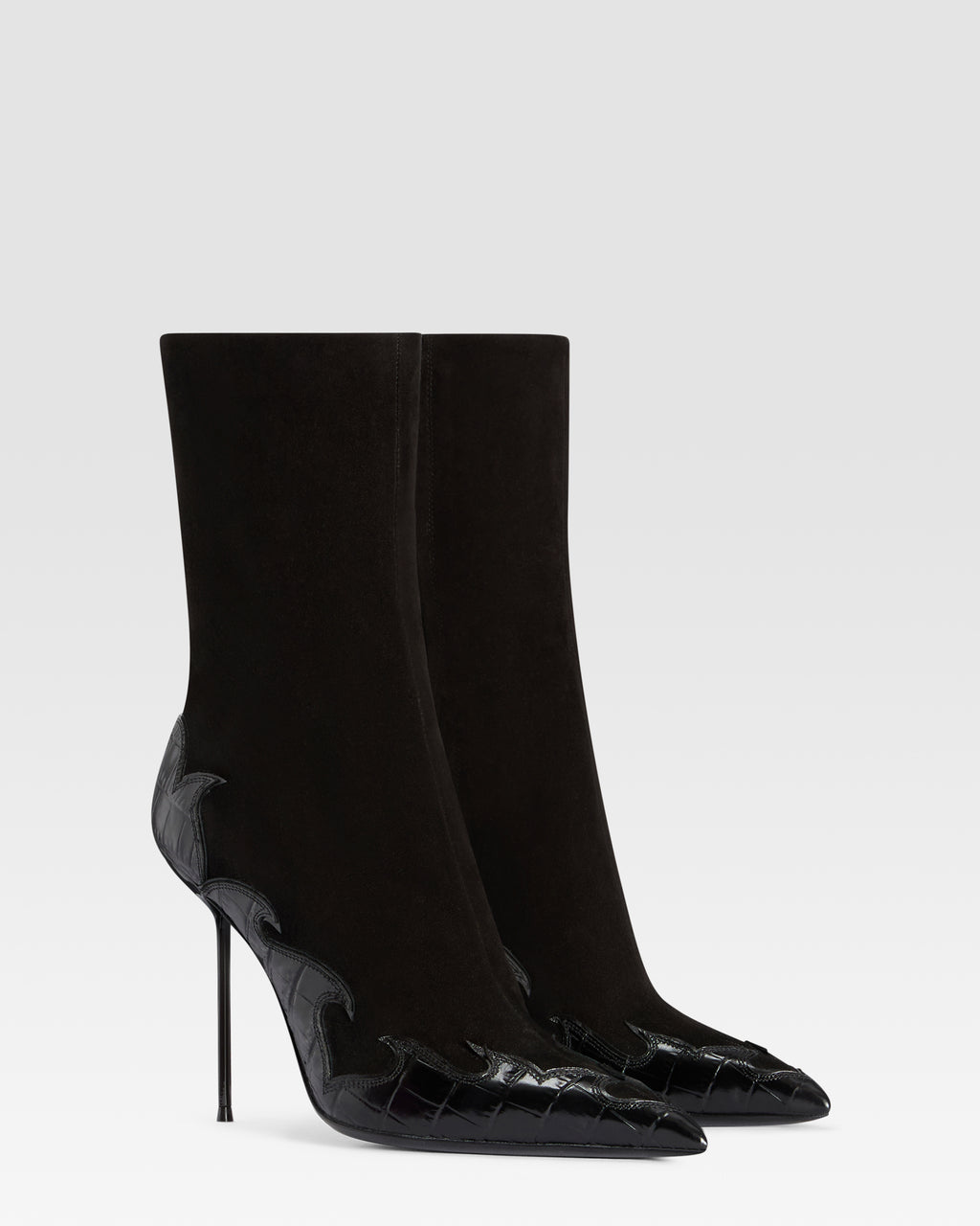 BOTIN DE ANTE CON BORDADO CUT-OUT E INCRUSTACIONES DE CORAZON