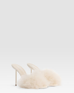 FURRY MULE EN FOURRURE DOUCE ET DETAILS EN CUIR VERNI